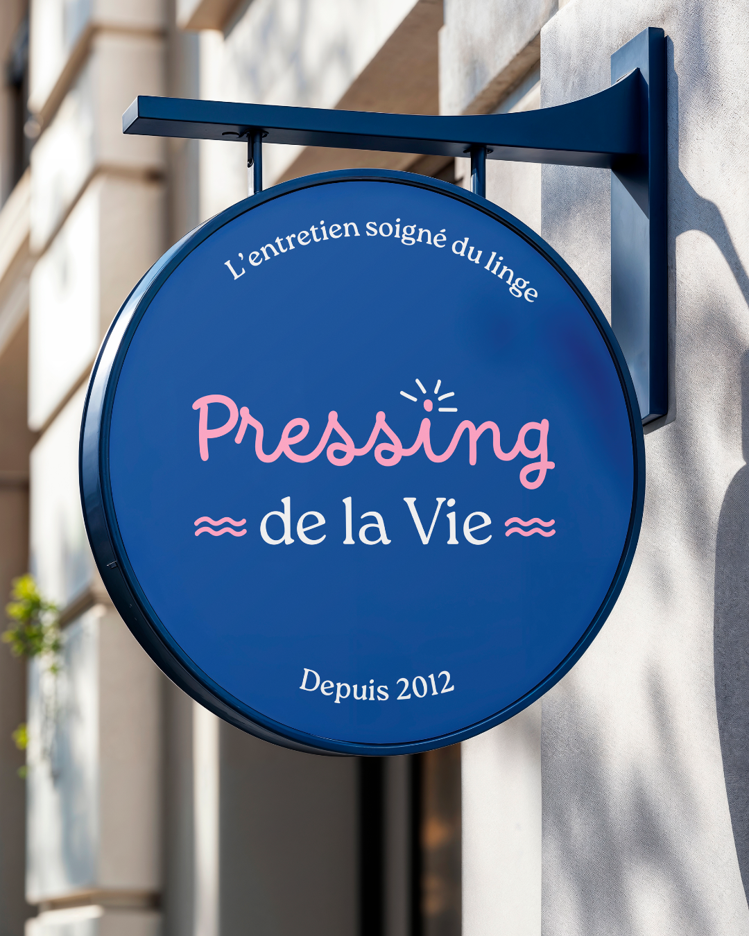 Mockup enseigne identité visuelle e pressing de la vie créé par Solécla